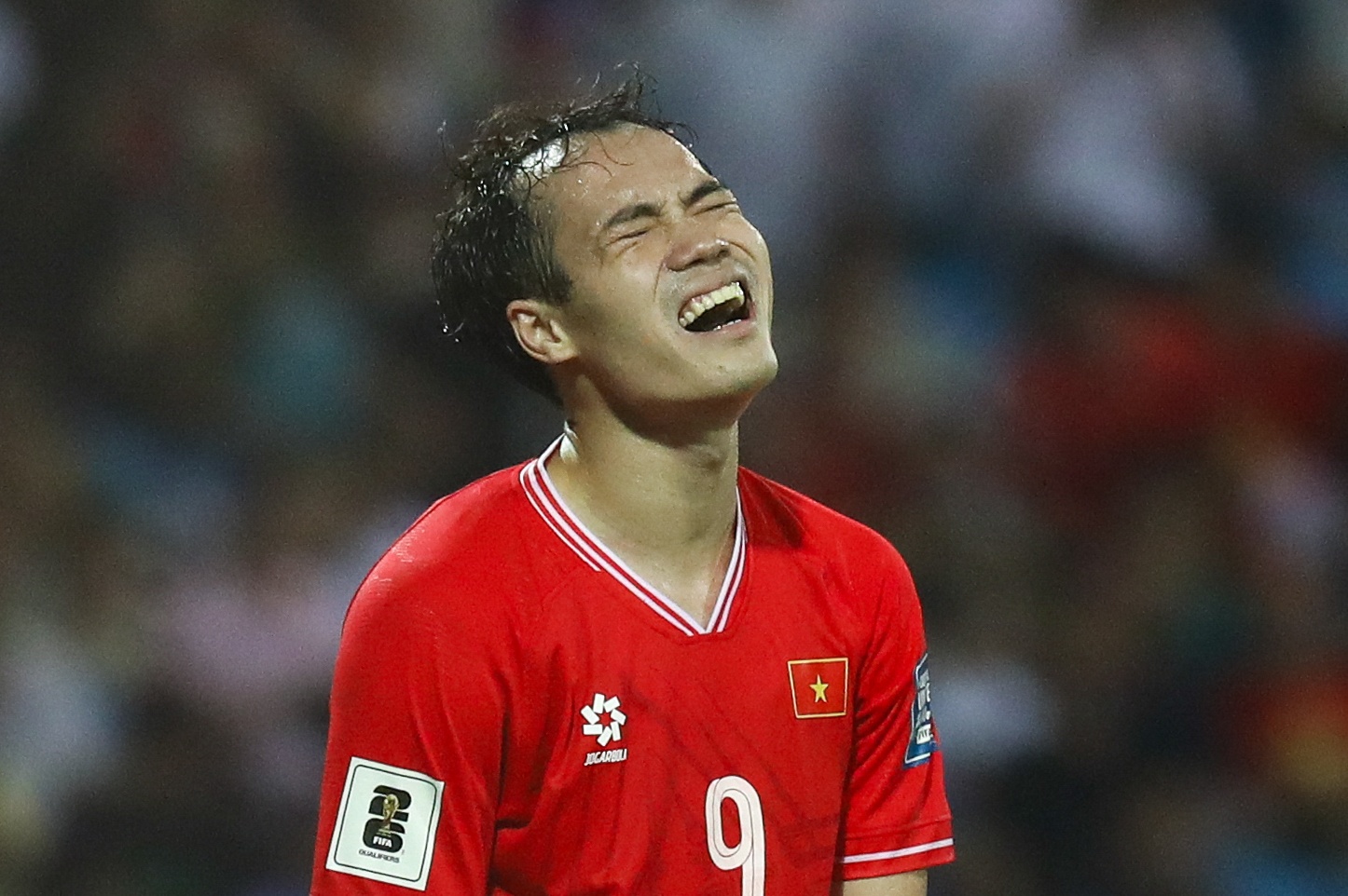 Van Toan that vong vi Tuan Hai 'xoay com-pa' hong truoc Philippines hinh anh