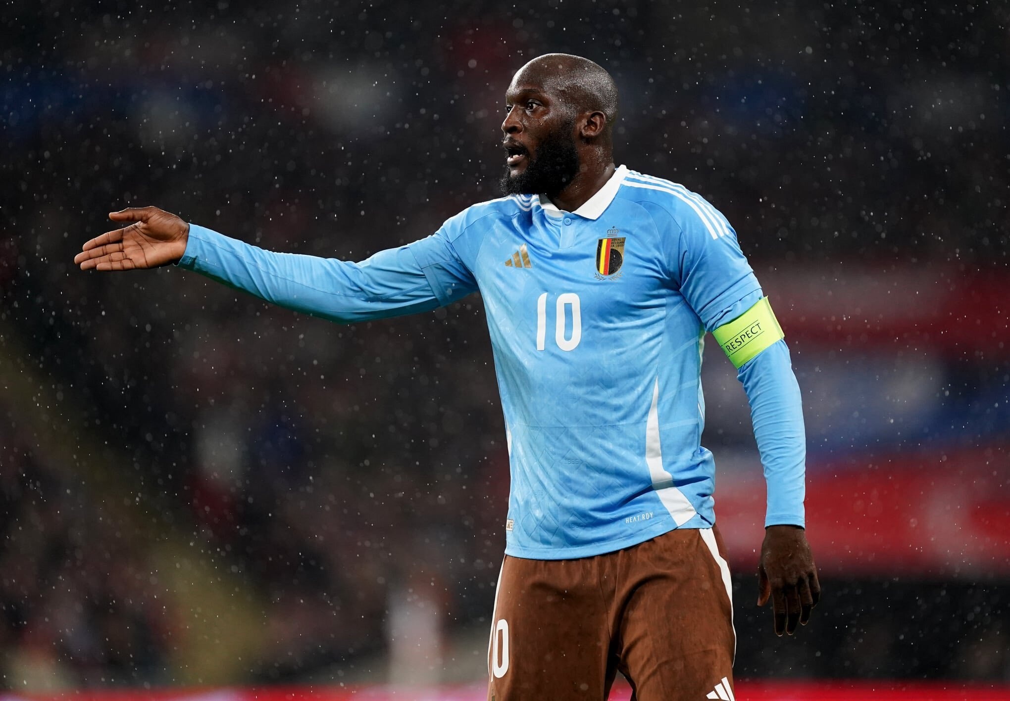 Lukaku dang khien tat ca ngo ngang hinh anh