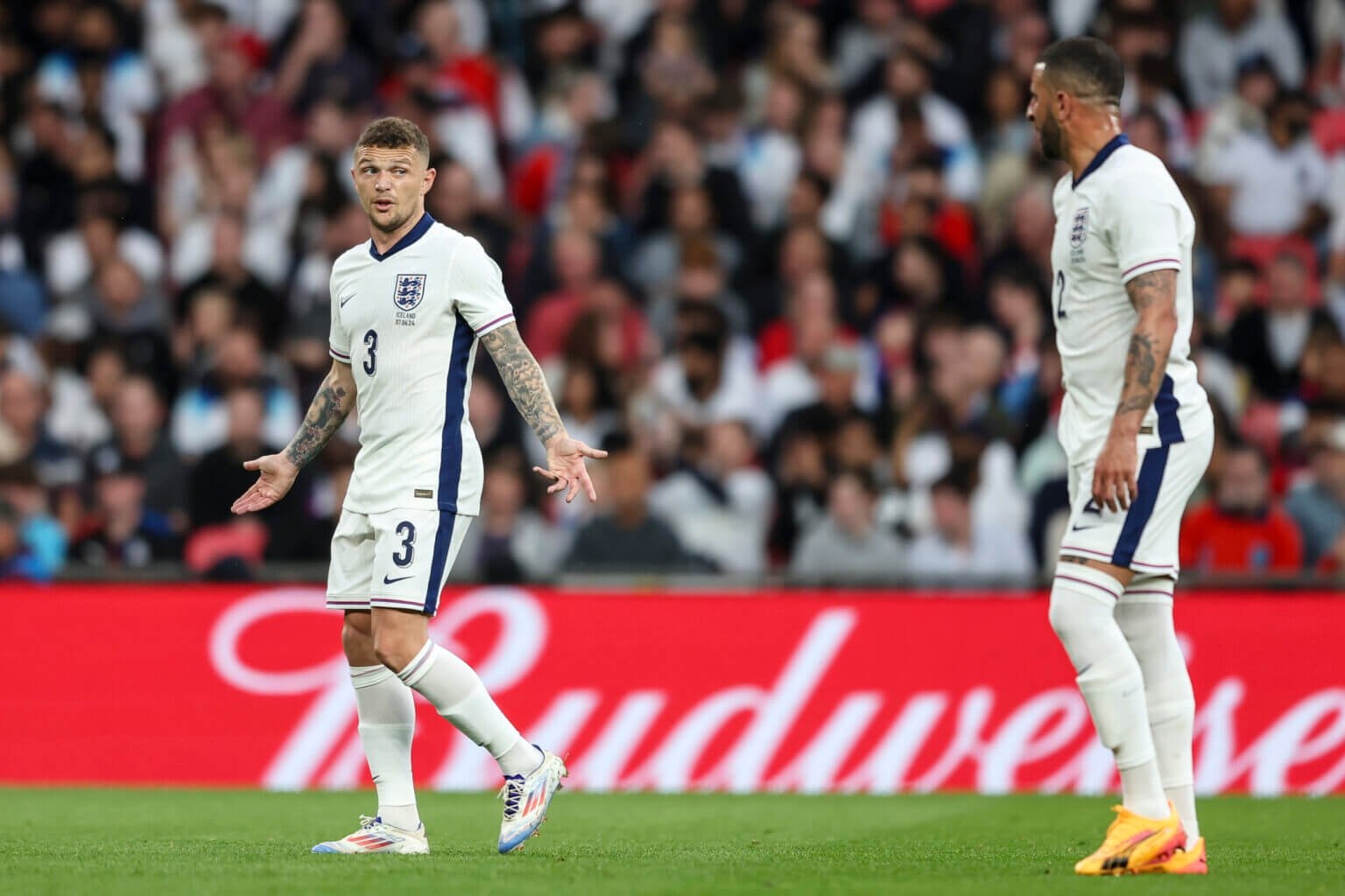 Shaw,  Trippier,  Stones anh 3