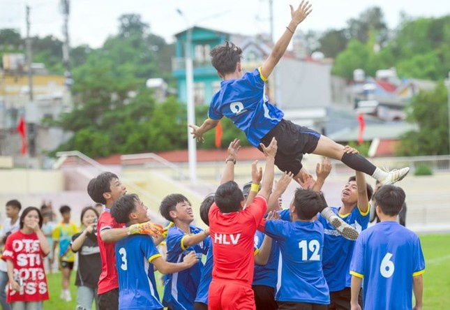 Be mac Giai bong da U15 cac dan toc thieu so tinh Dien Bien hinh anh