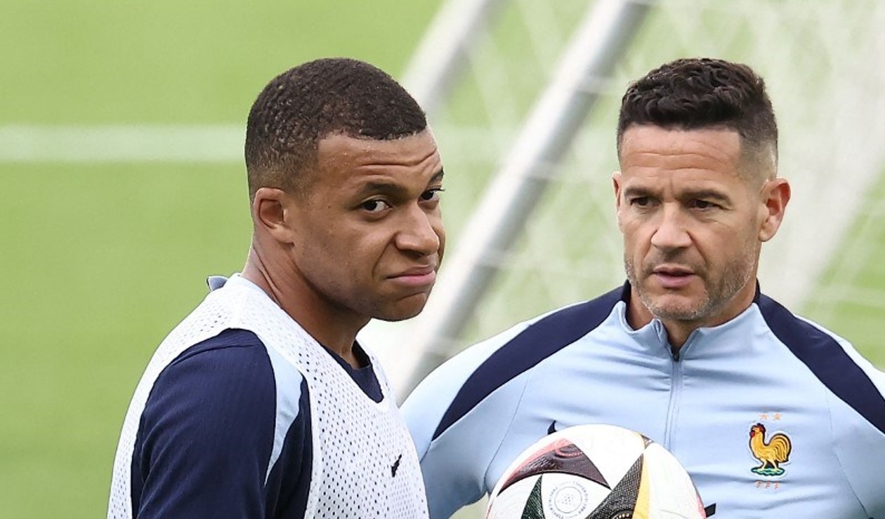 Bao dong cho tuyen Phap hinh anh