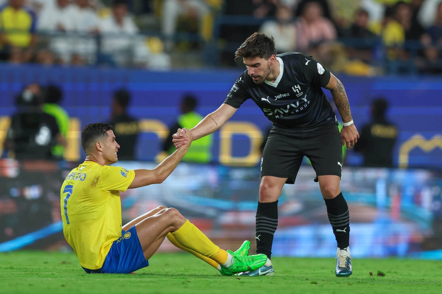 Ronaldo, Kante doa duoc ai tai EURO? hinh anh