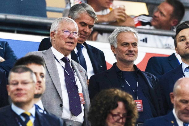 Dan khach VIP chung kien thang loi lich su cua tuyen Duc hinh anh