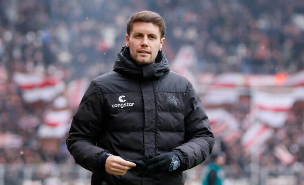 CLB Premier League bo nhiem HLV sinh nam 1993 hinh anh