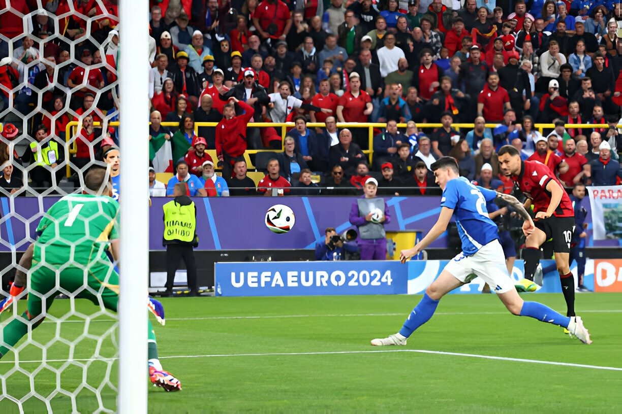 Italy dau Albania anh 1