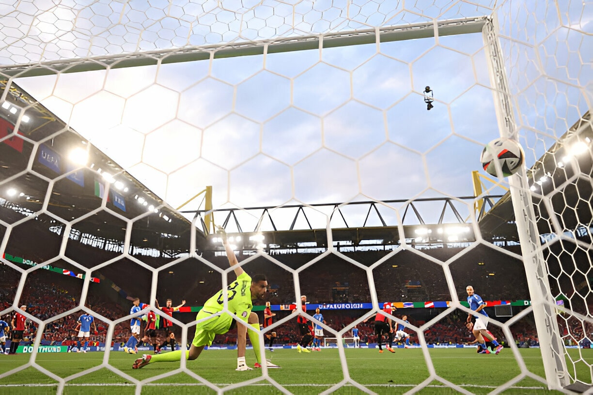 Italy dau Albania anh 1