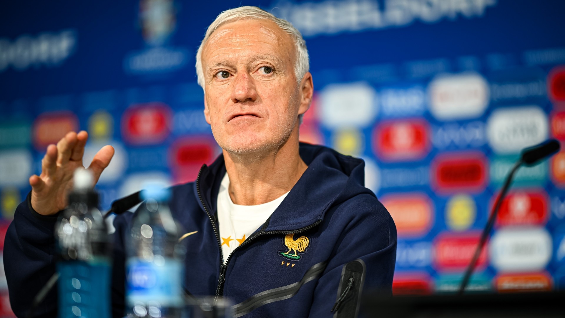 Deschamps: 'Hay de Mbappe yen' hinh anh