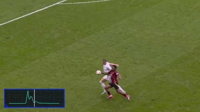 Trai bong cong nghe cao khien Bi om han tai EURO hinh anh