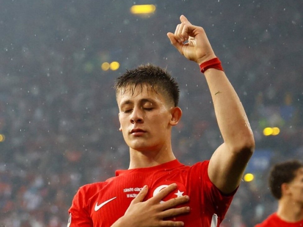 'Vien kim cuong' Arda Guler hinh anh