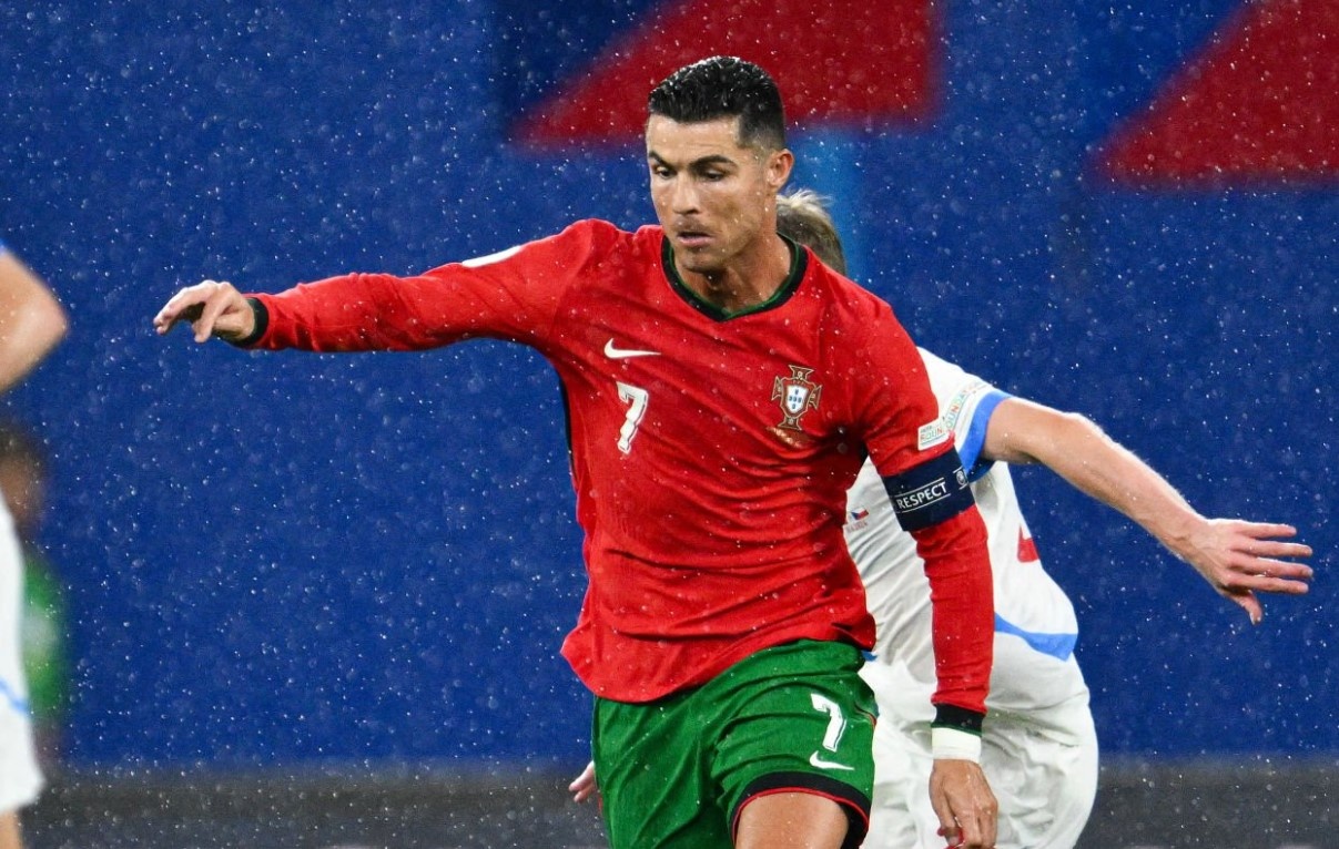 Ronaldo mac loi hai huoc hinh anh