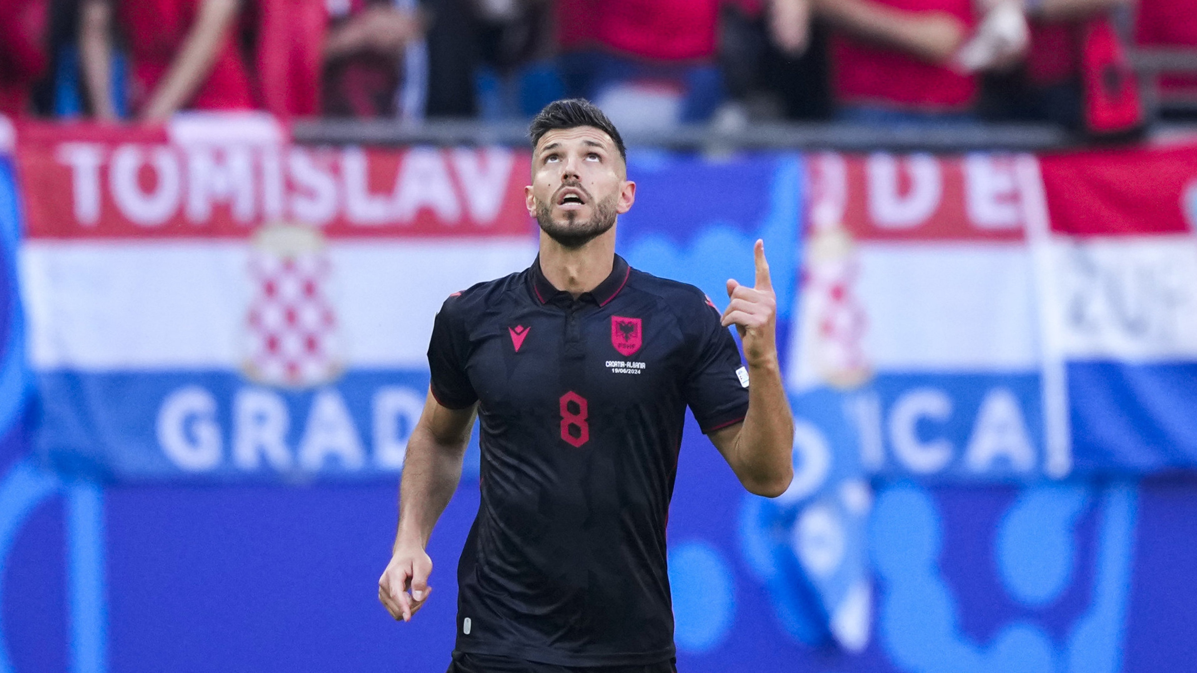 Cau thu vo danh di vao lich su EURO hinh anh