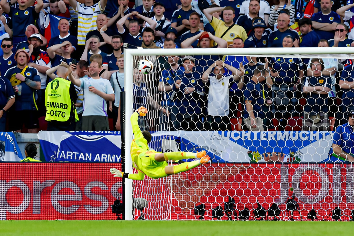 Lap sieu pham, Shaqiri tao thong ke kho tin hinh anh