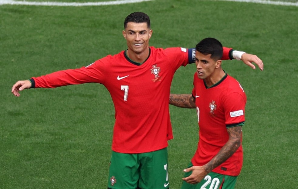 Ronaldo ghi dau an trong ngay Bo Dao Nha vao vong 16 doi EURO hinh anh