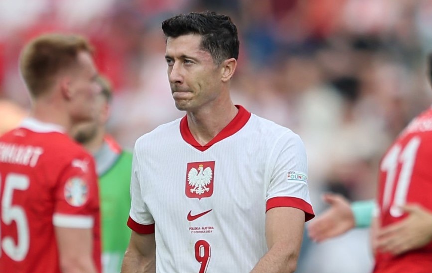 Doi tuyen dau tien bi loai khoi EURO hinh anh