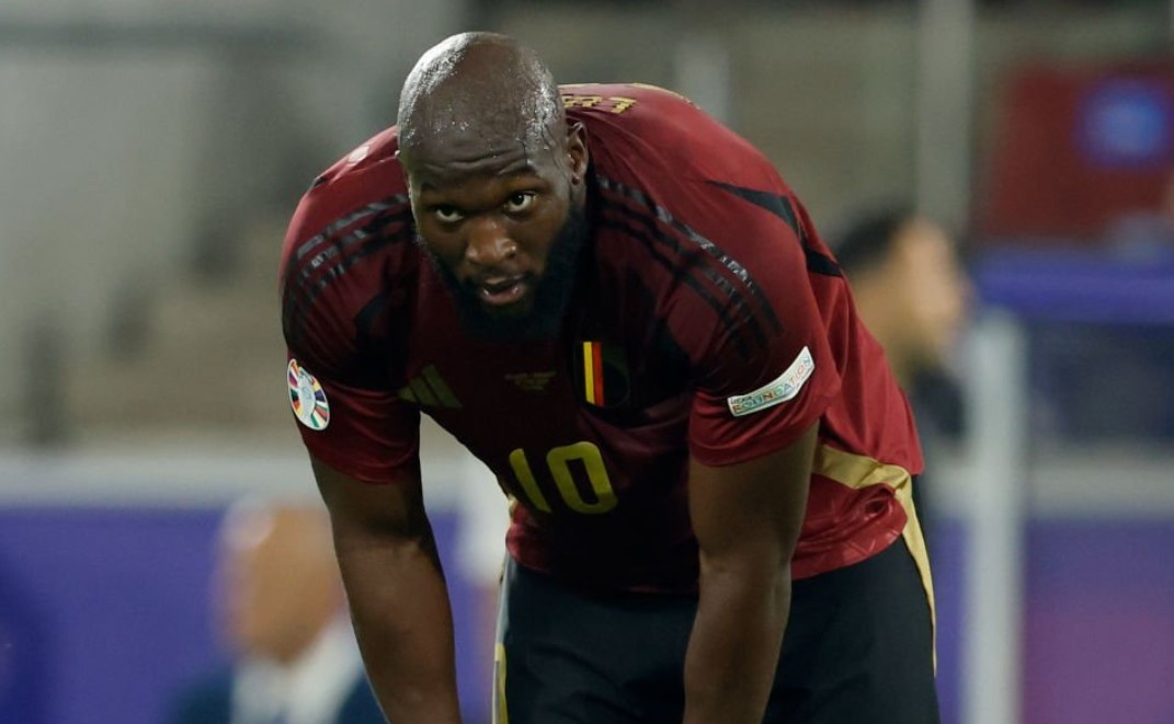 Gio tay xin bong, Lukaku mat ban thang hinh anh