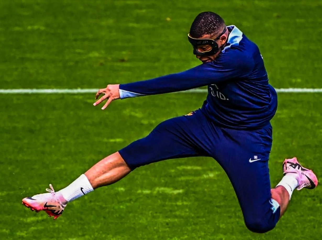 Mbappe binh phuc than toc hinh anh