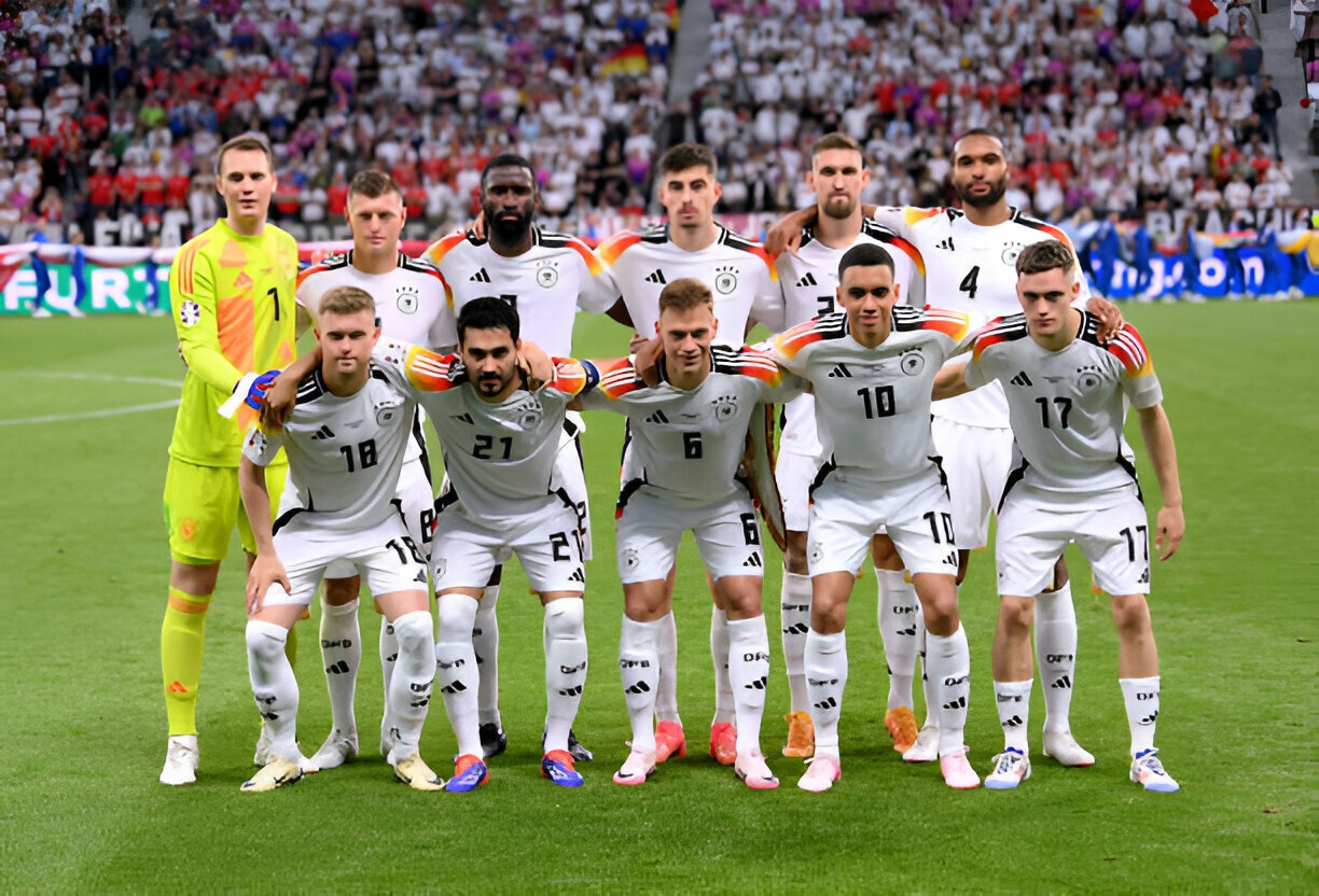 Neuer lap ky luc anh 1