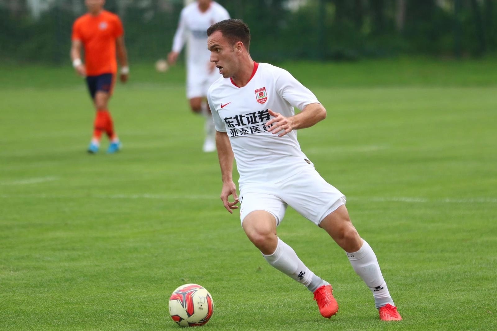 Tuyen Trung Quoc nhap tich them cau thu hinh anh