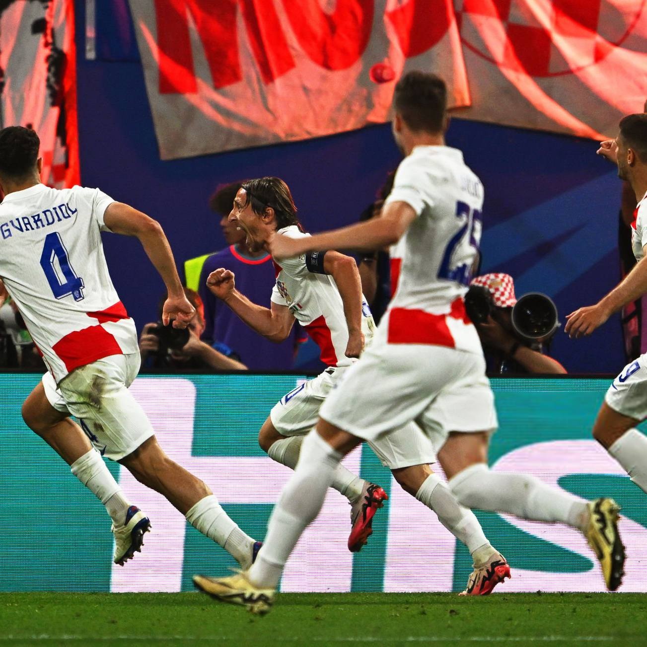 Modric di vao lich su EURO hinh anh