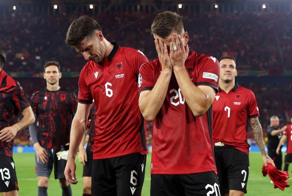 Doi tuyen thu 3 bi loai khoi EURO 2024 hinh anh