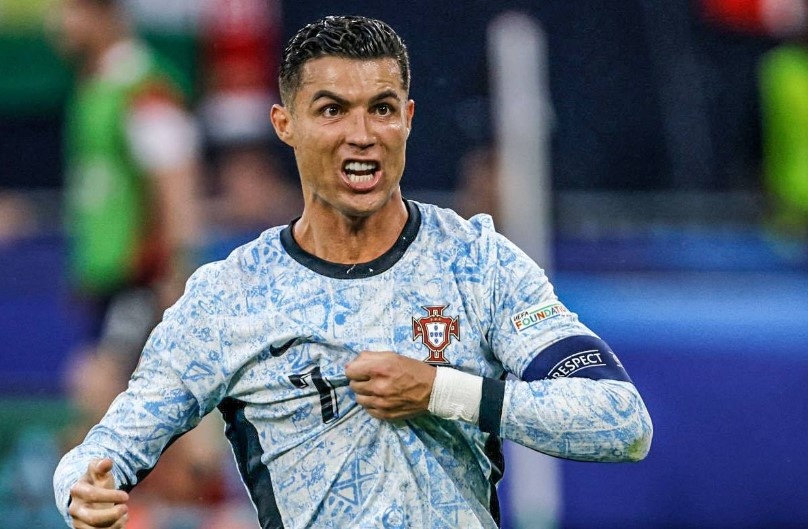 Ronaldo noi gian hinh anh