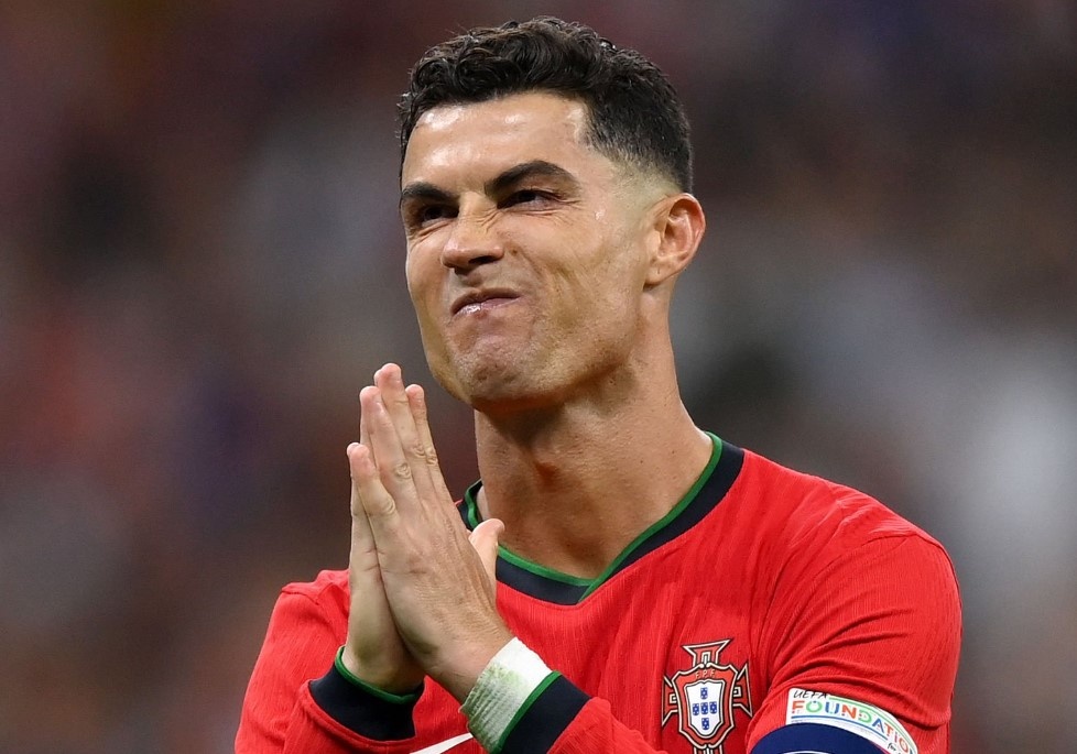 Ronaldo noi ly do khoc hinh anh