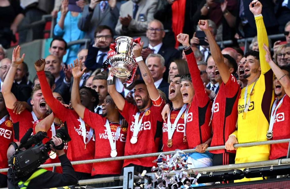 Man Utd ra quyet dinh sa thai hang loat hinh anh