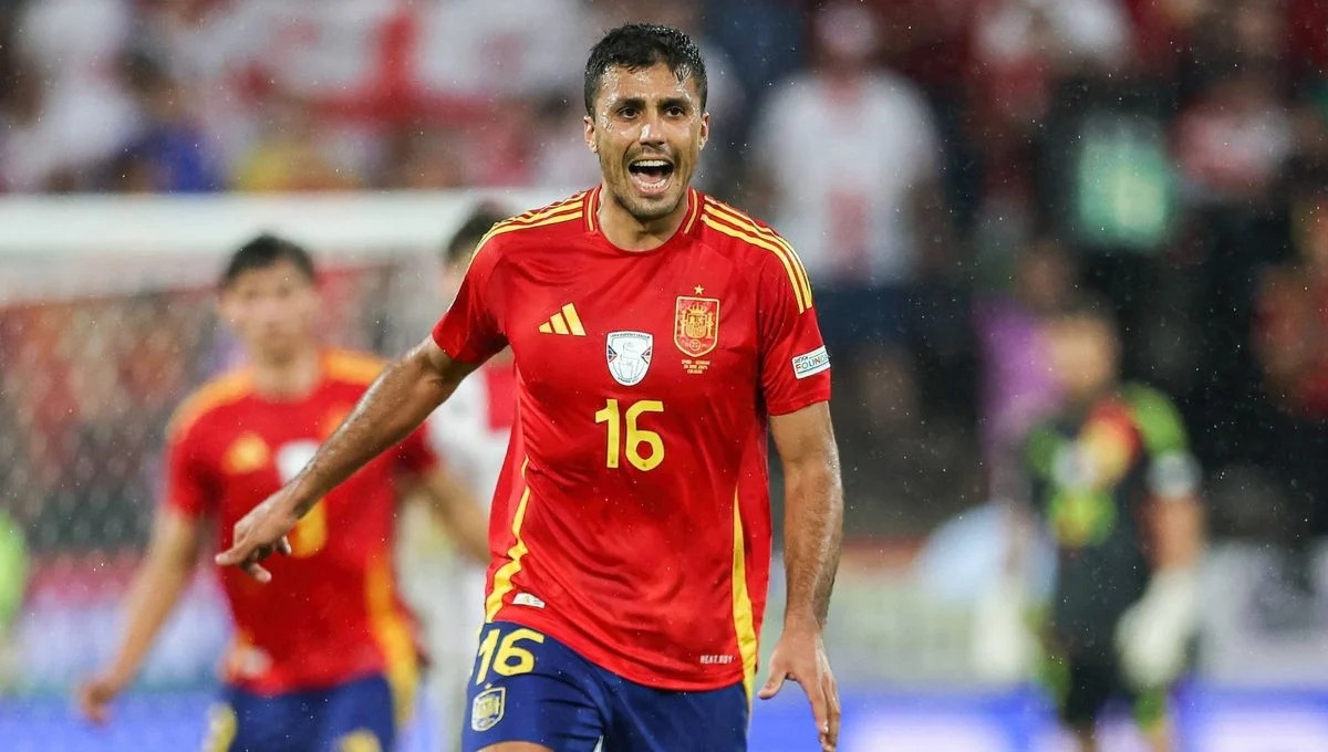 Kroos hay, nhung Rodri dang cap khong kem hinh anh