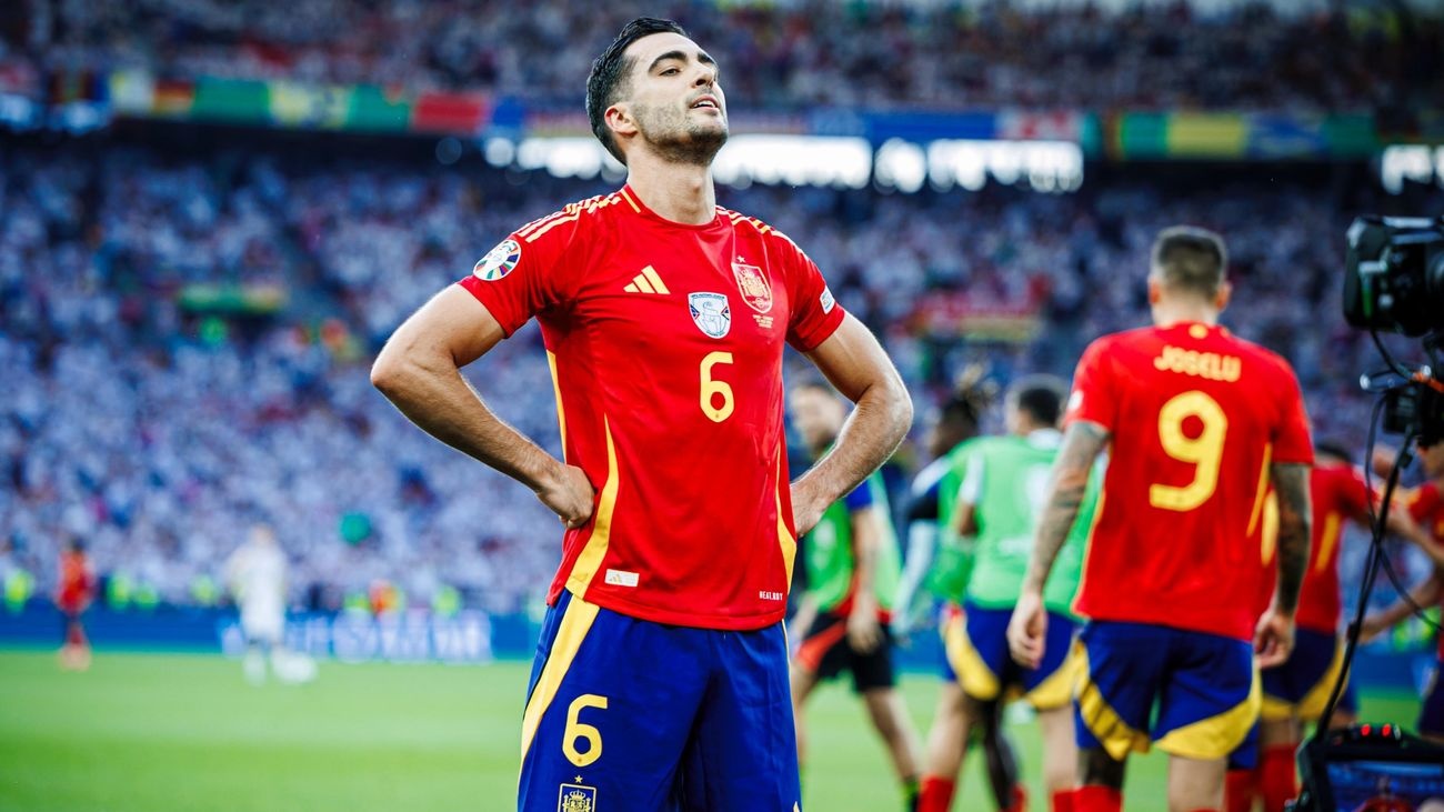 Chi tiet dang chu y ve nguoi hung Tay Ban Nha hinh anh