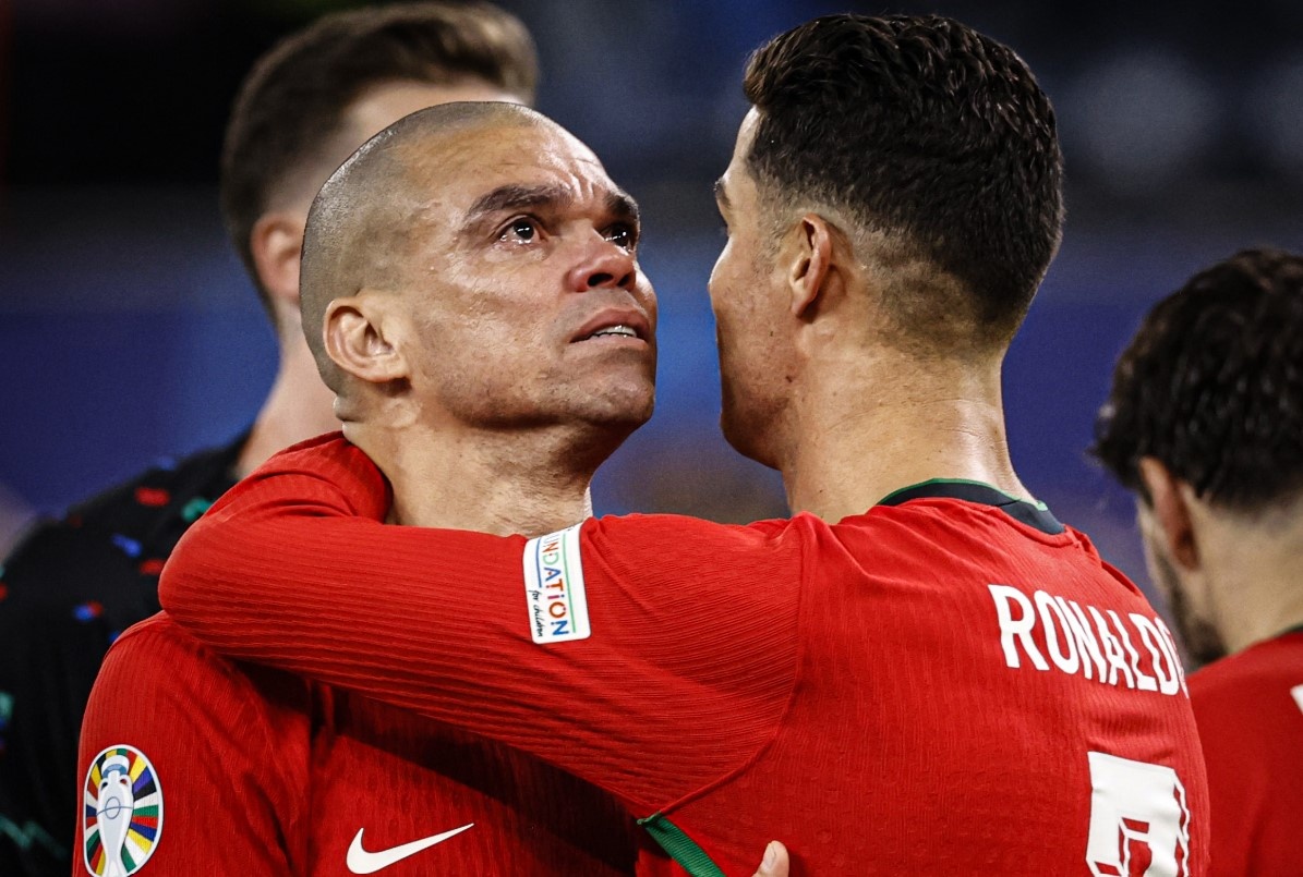 Ronaldo bi loai anh 2