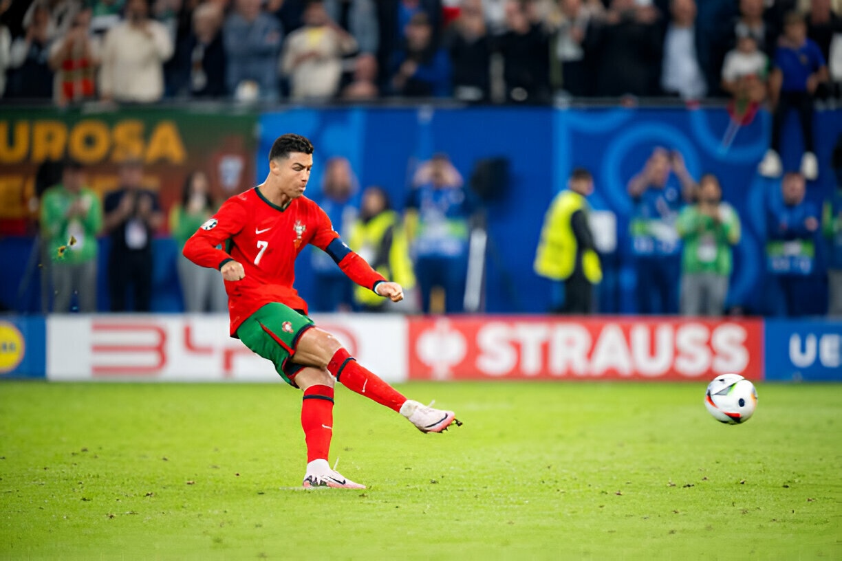 Ronaldo bi loai anh 6