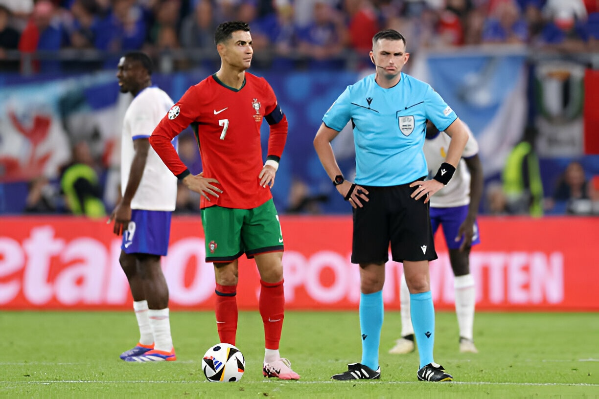 Ronaldo bi loai anh 7