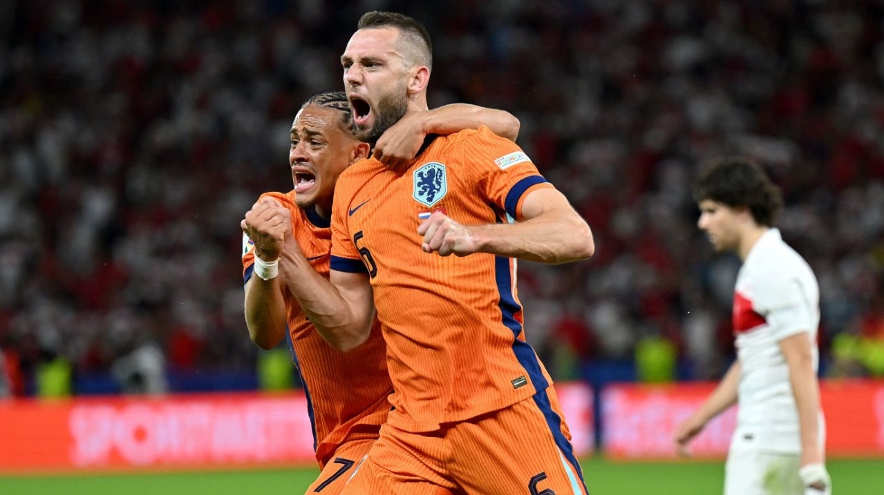 Thang nguoc Tho Nhi Ky, Ha Lan gap Anh o ban ket EURO hinh anh