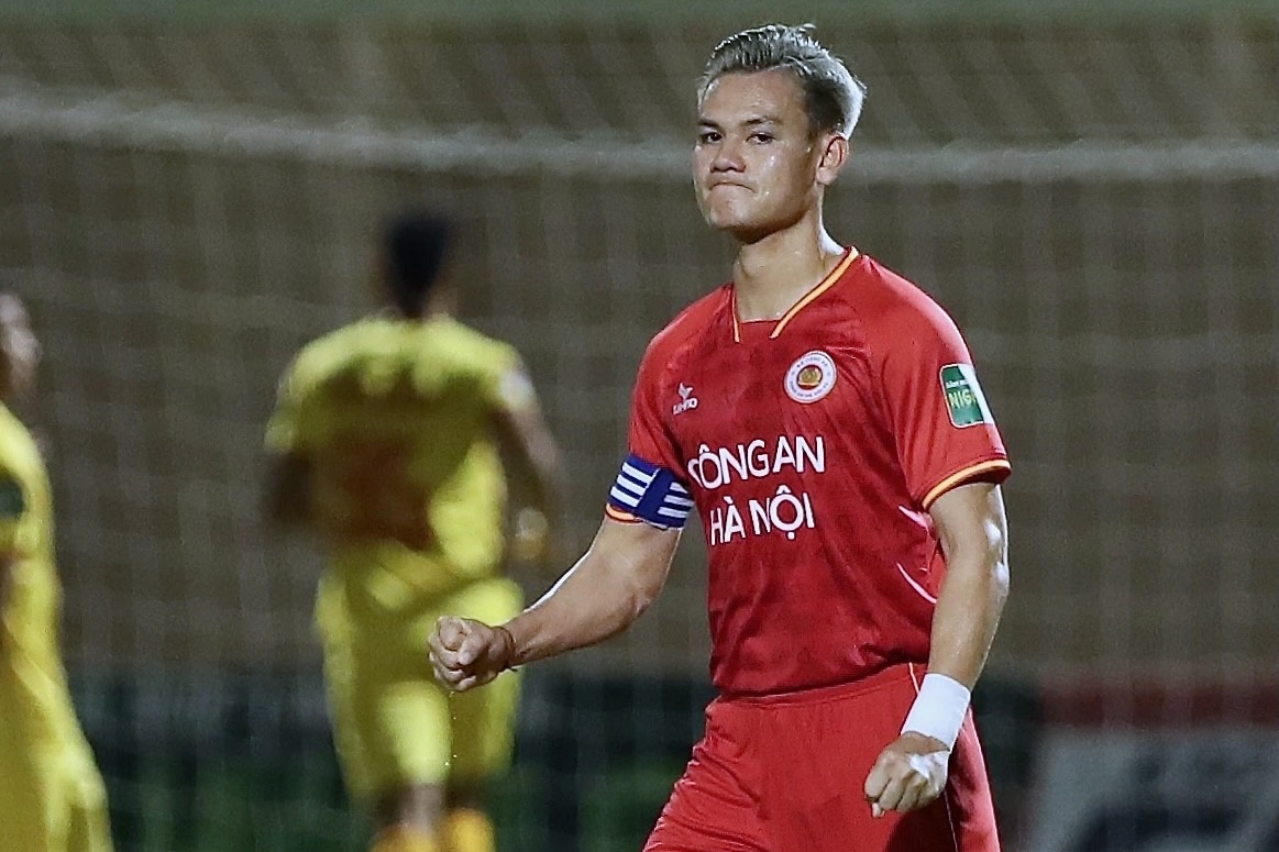 CAHN chia tay 2 ngoi sao hinh anh