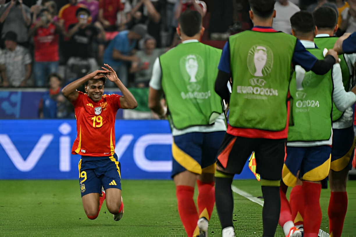 Lamine Yamal di vao lich su hinh anh