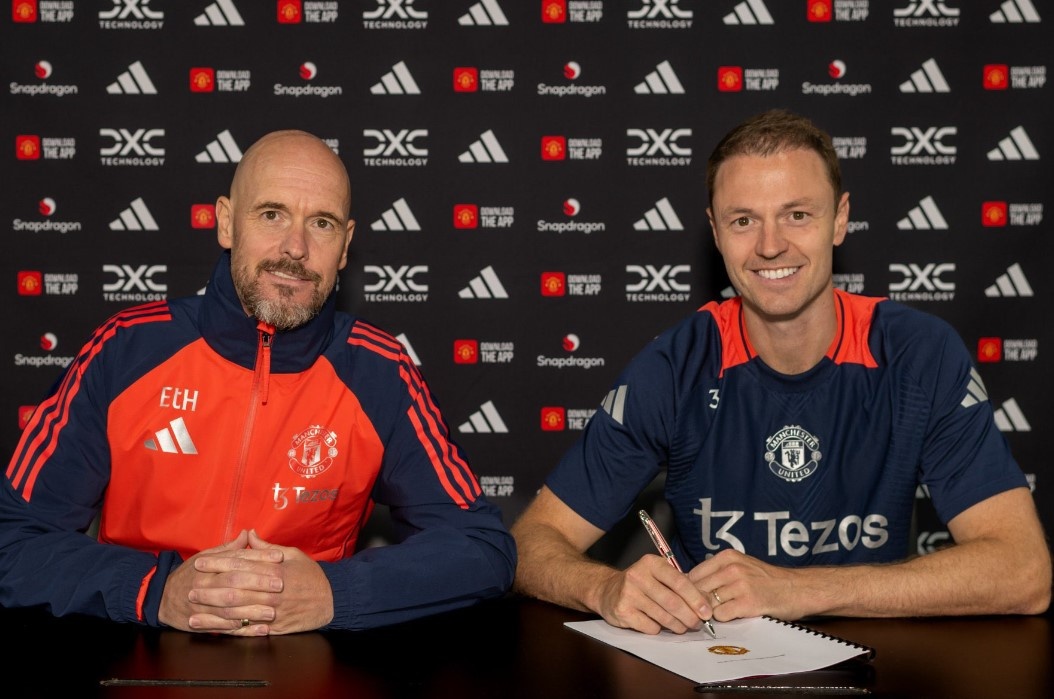 MU ky hop dong voi trung ve 36 tuoi hinh anh