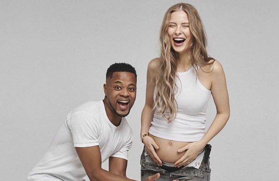 Thua kien vo cu, Evra bi phat tu hinh anh