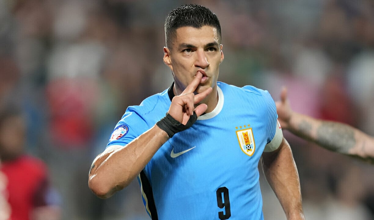 Suarez giai cuu Uruguay voi ban thang phut 90+3 hinh anh
