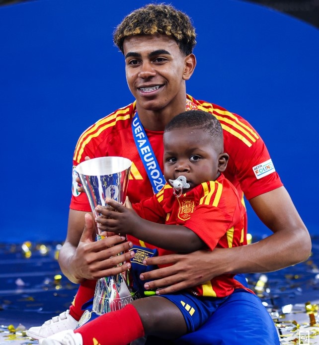 Yamal lap ky luc anh 1