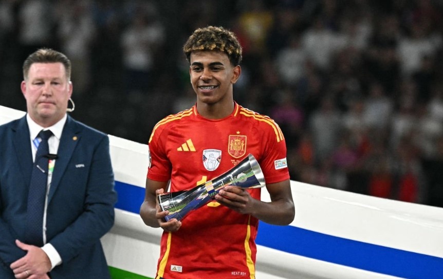 Lamine Yamal pha ky luc ton tai gan 7 thap ky hinh anh