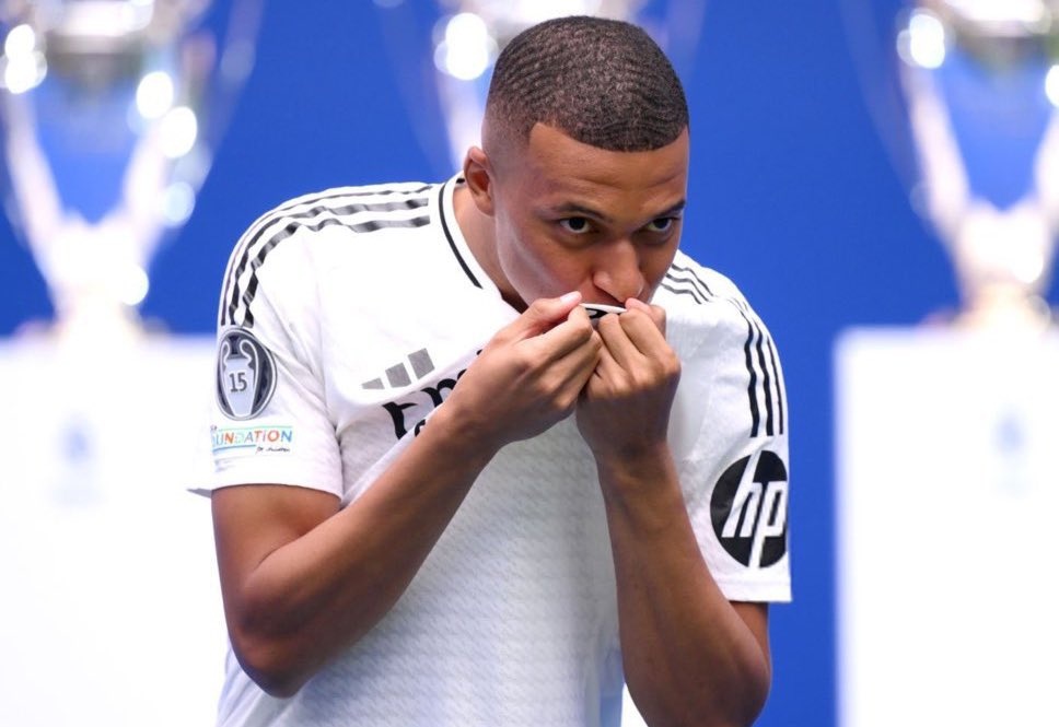 Mbappe hon logo Real Madrid la cai tat cho PSG hinh anh