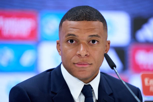 Lien doan Bong da Phap khoi kien Argentina hinh anh