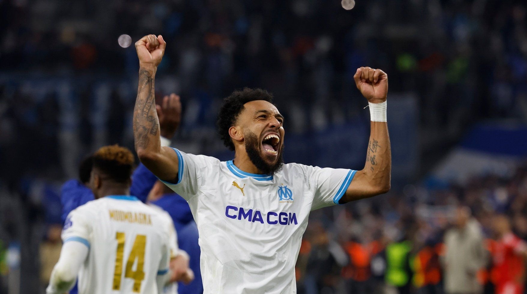 Muc luong cao ngat nguong cua Aubameyang tai Saudi Arabia hinh anh