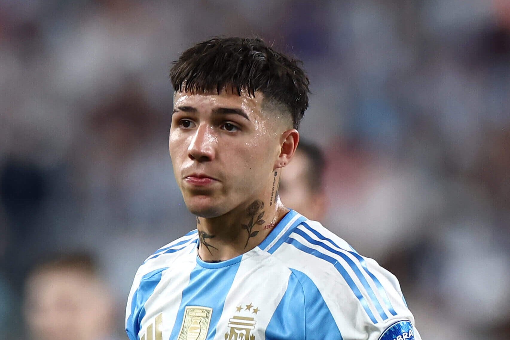 'Enzo khong phai ke phan biet chung toc' hinh anh