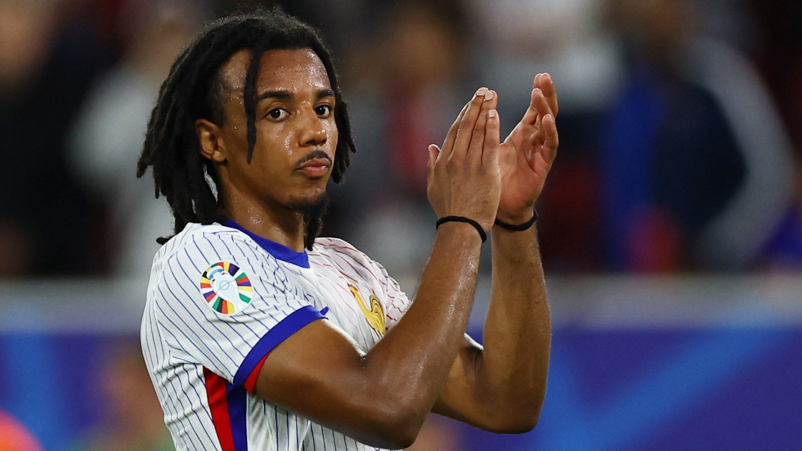 Sao tuyen Phap len tieng vu Fernandez co hanh dong phan cam hinh anh