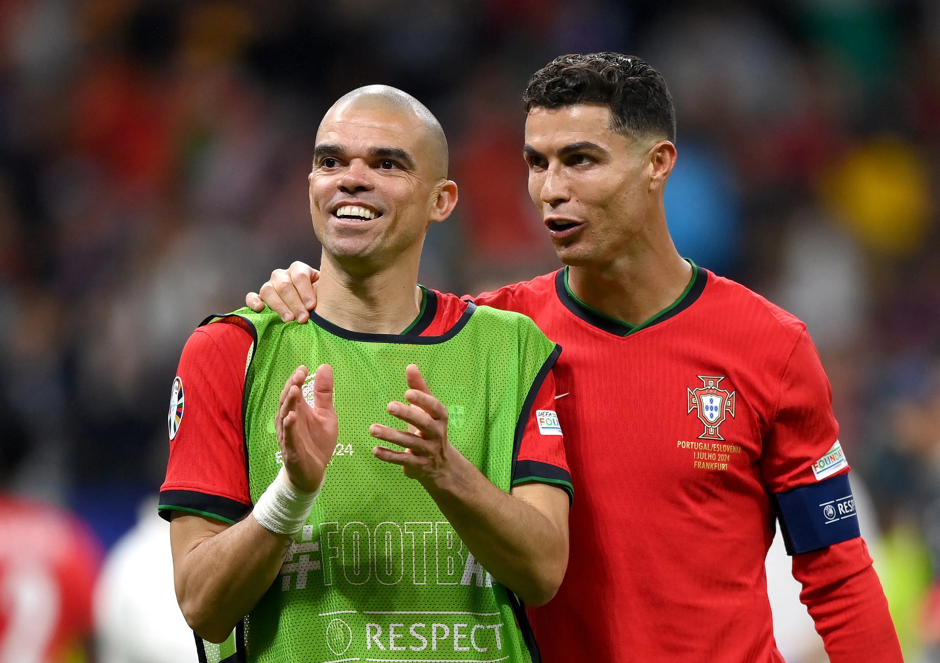 Phan ung cua Ronaldo khi Pepe giai nghe hinh anh