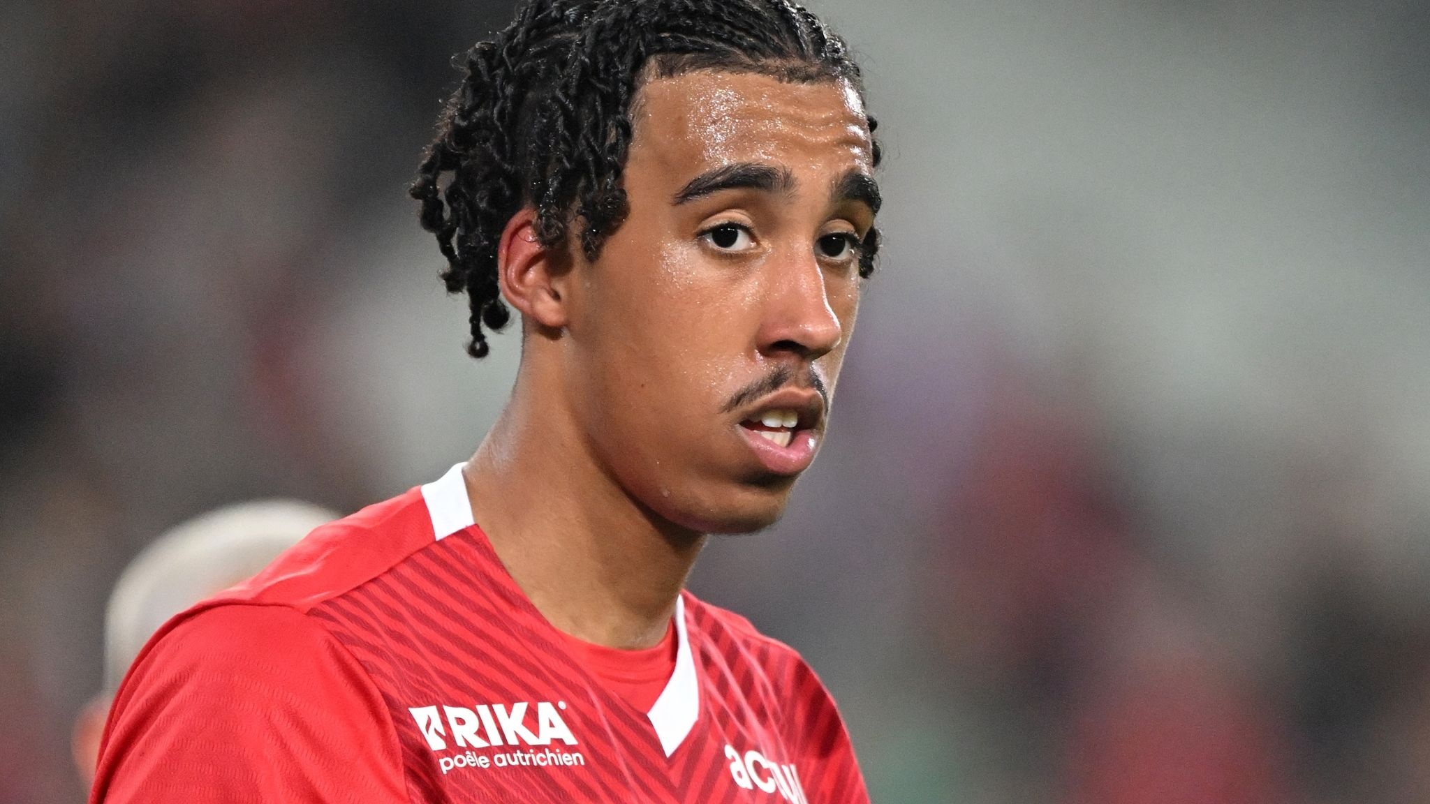 Leny Yoro la canh bac dang thu cua MU hinh anh