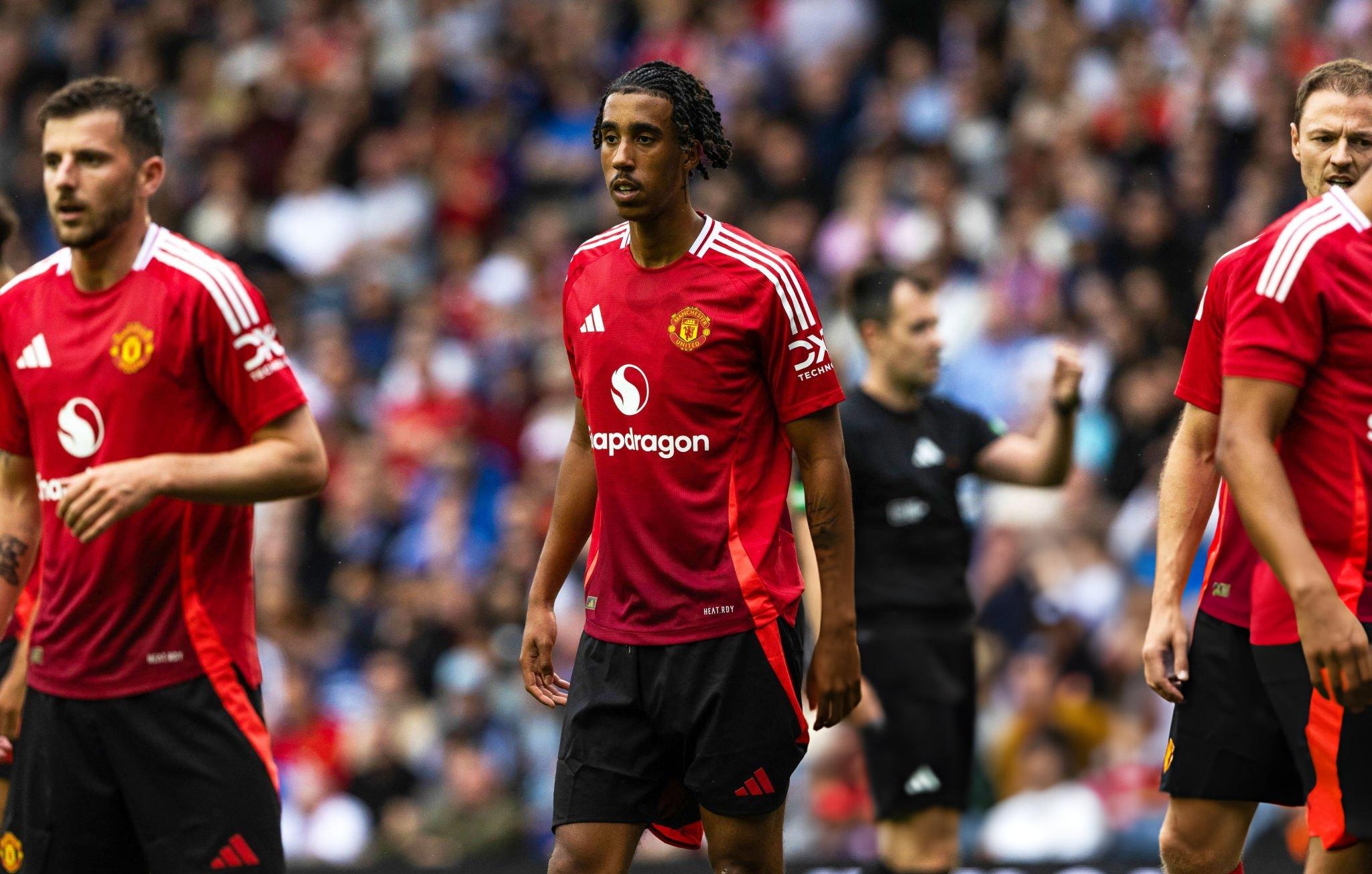 Leny Yoro da chinh, MU thang Rangers 2-0 hinh anh