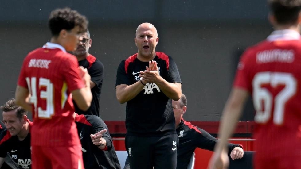 Liverpool thua tran dau duoi thoi HLV moi hinh anh