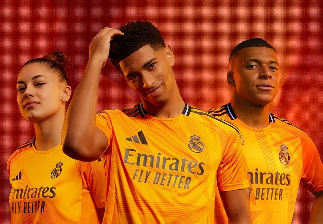 Real Madrid ra mat ao dau la lam hinh anh